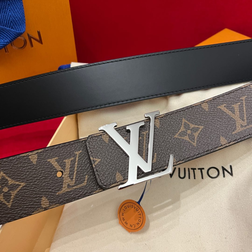 Cinto Louis Vuitton Initiales Monogram Preto Reversível ferragem prata 4.0cm