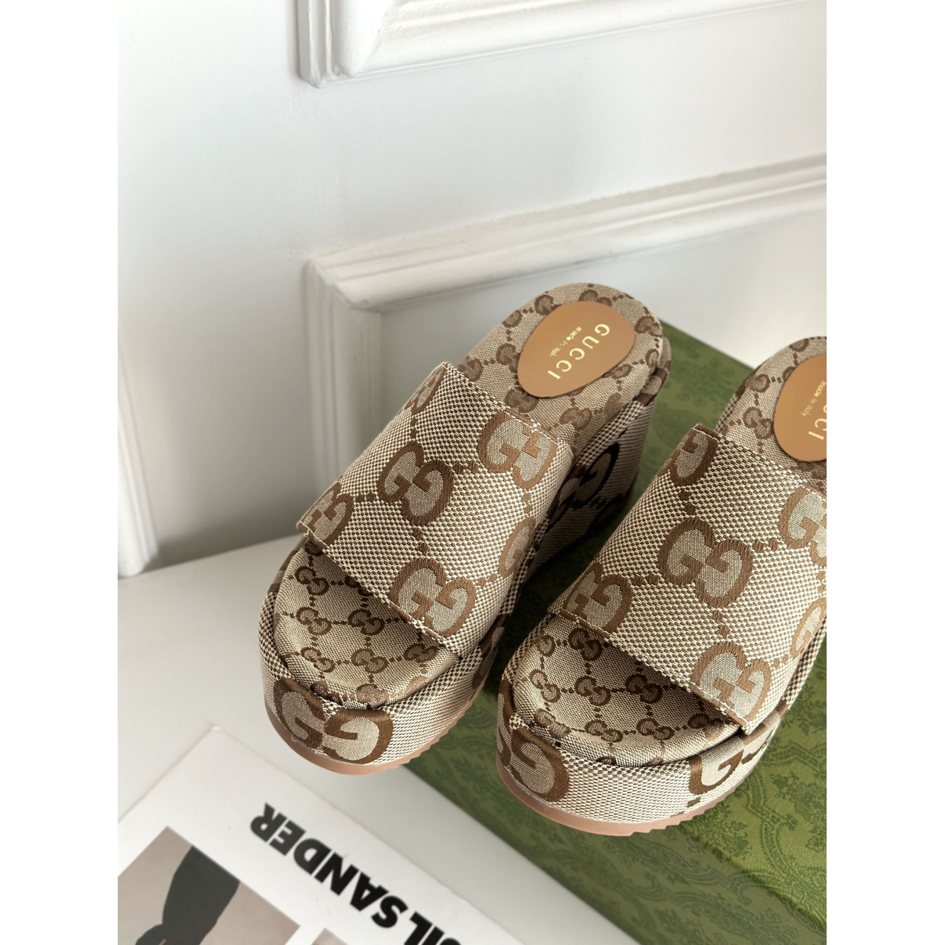 Sandália Gucci GG Maxi Canvas Flatform Salto Marrom