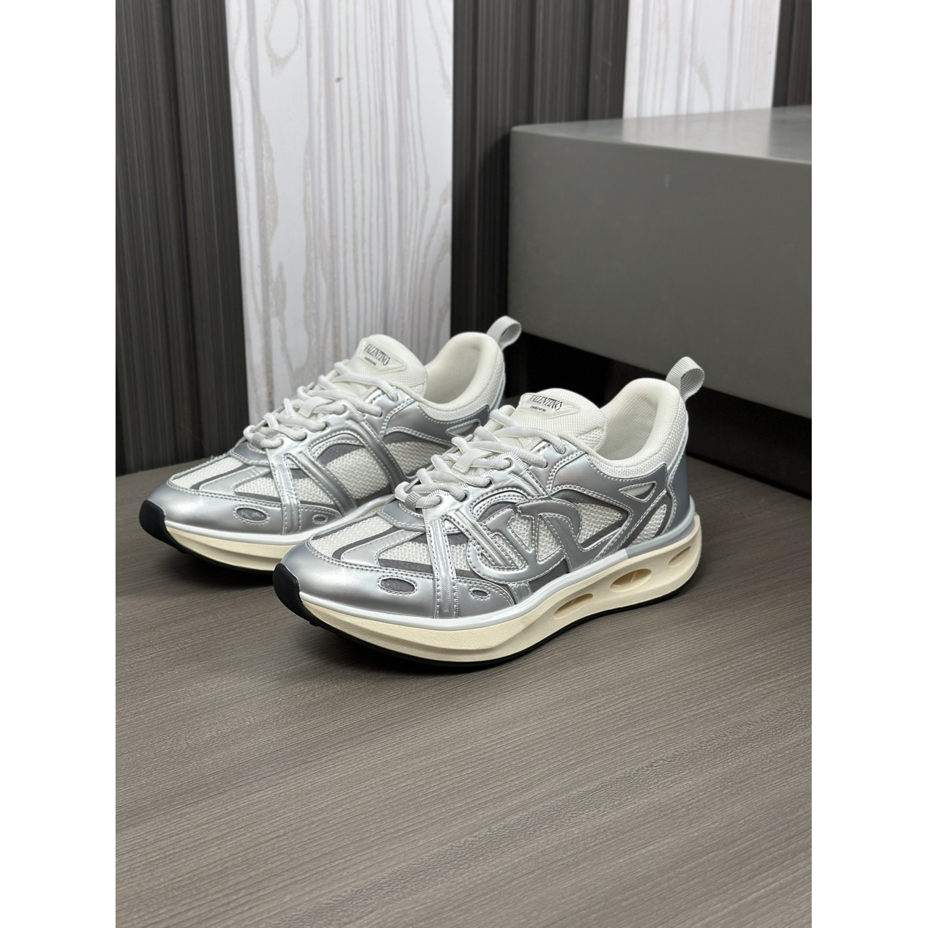 Tênis Valentino Garavani Easy Jog Prata