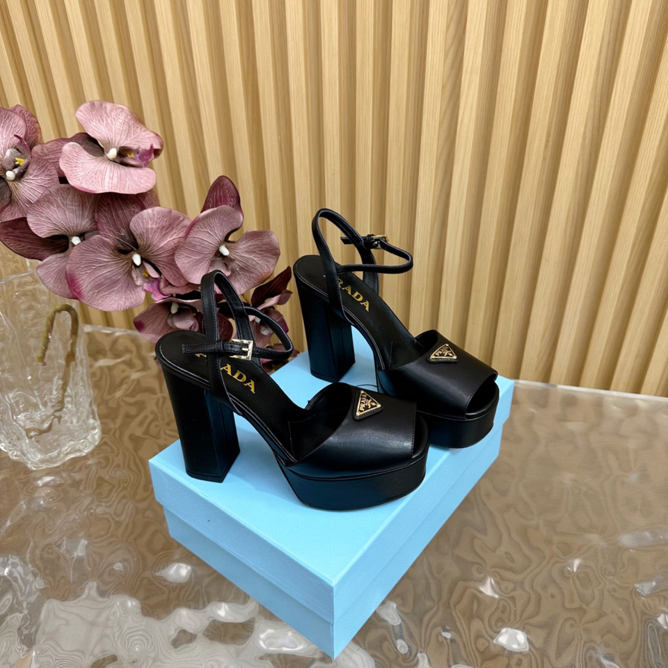 Sandália Salto Prada de Couro Envernizado cor Preta