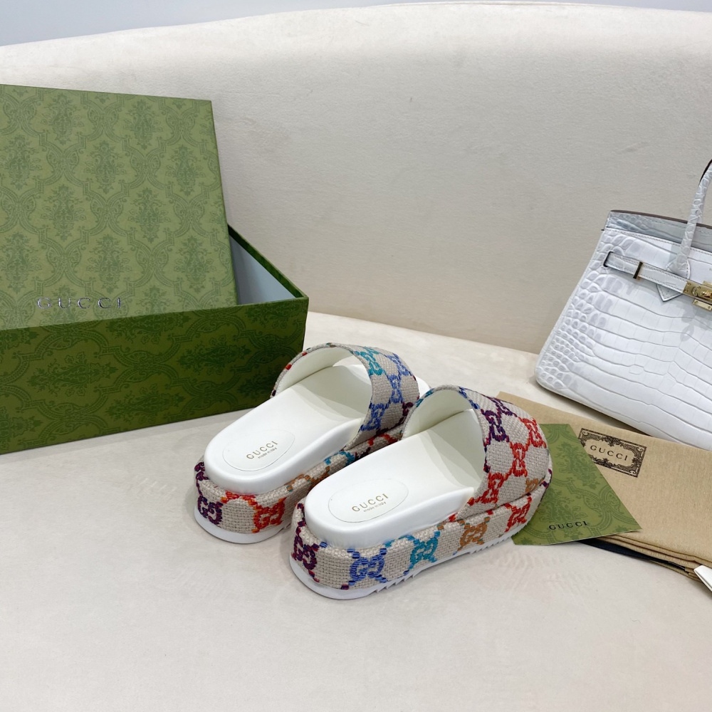 Sandália Gucci Angelina Embroidered Logo Flatform Slide Multicolor
