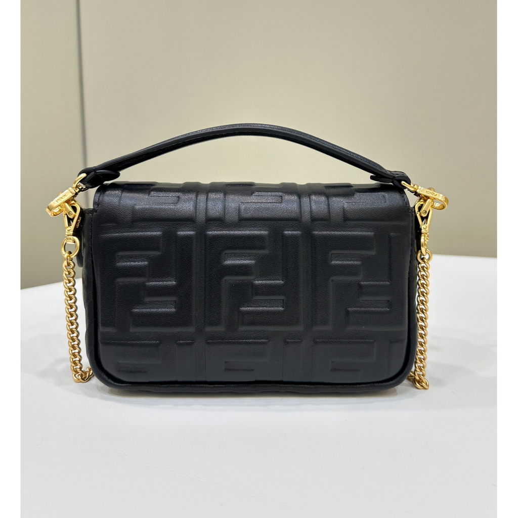Bolsa Fendi Baguette Mini (4 cores)