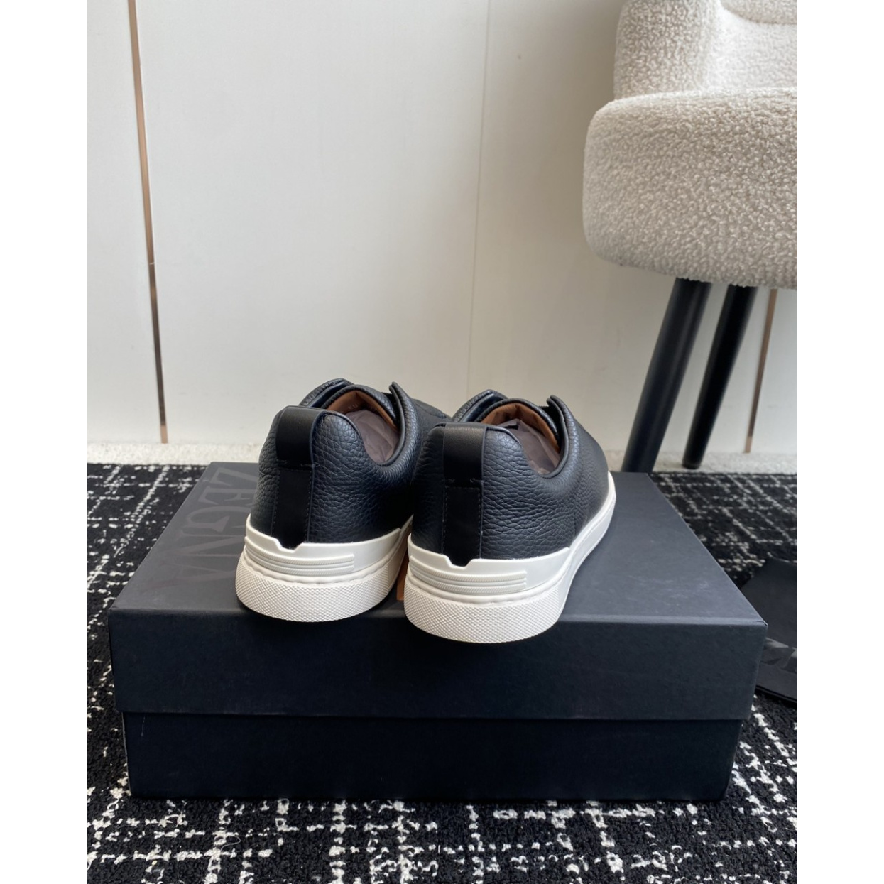 Zegna Triple Stitch em Couro Granulado Preto/Branco