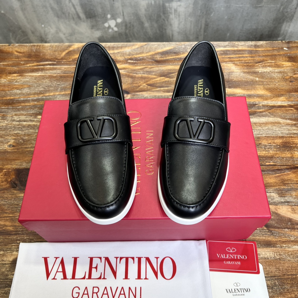 Valentino Garavani Leisure Flows Leather Loafers Preto/Branco