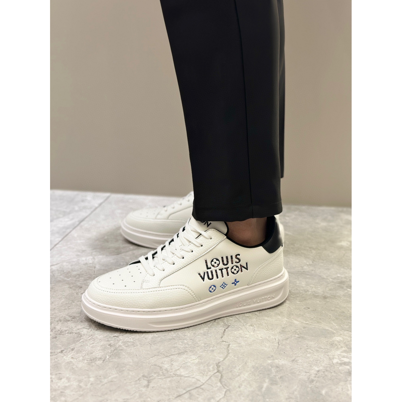 Louis Vuitton Tênis Casual P&B