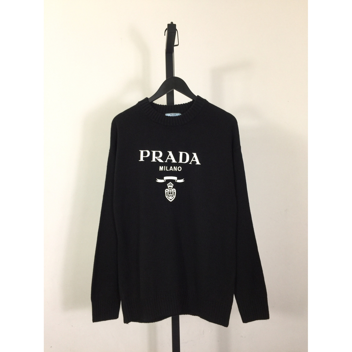 Moletom Prada com Logotipo Bordado Preta