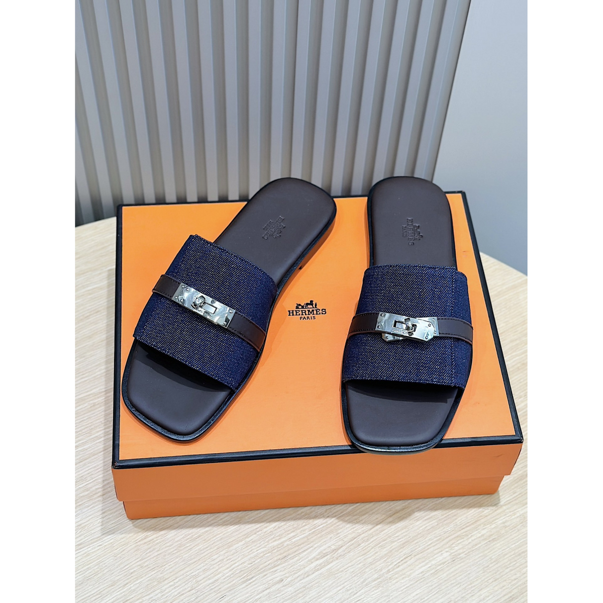 Sandália Hermès Gabriel em Couro Azul