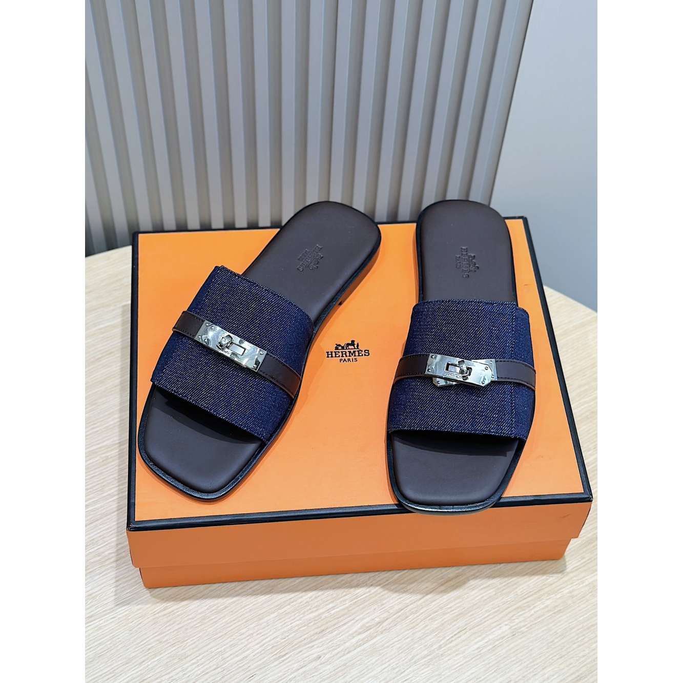 Sandália Hermès Gabriel em Couro Azul