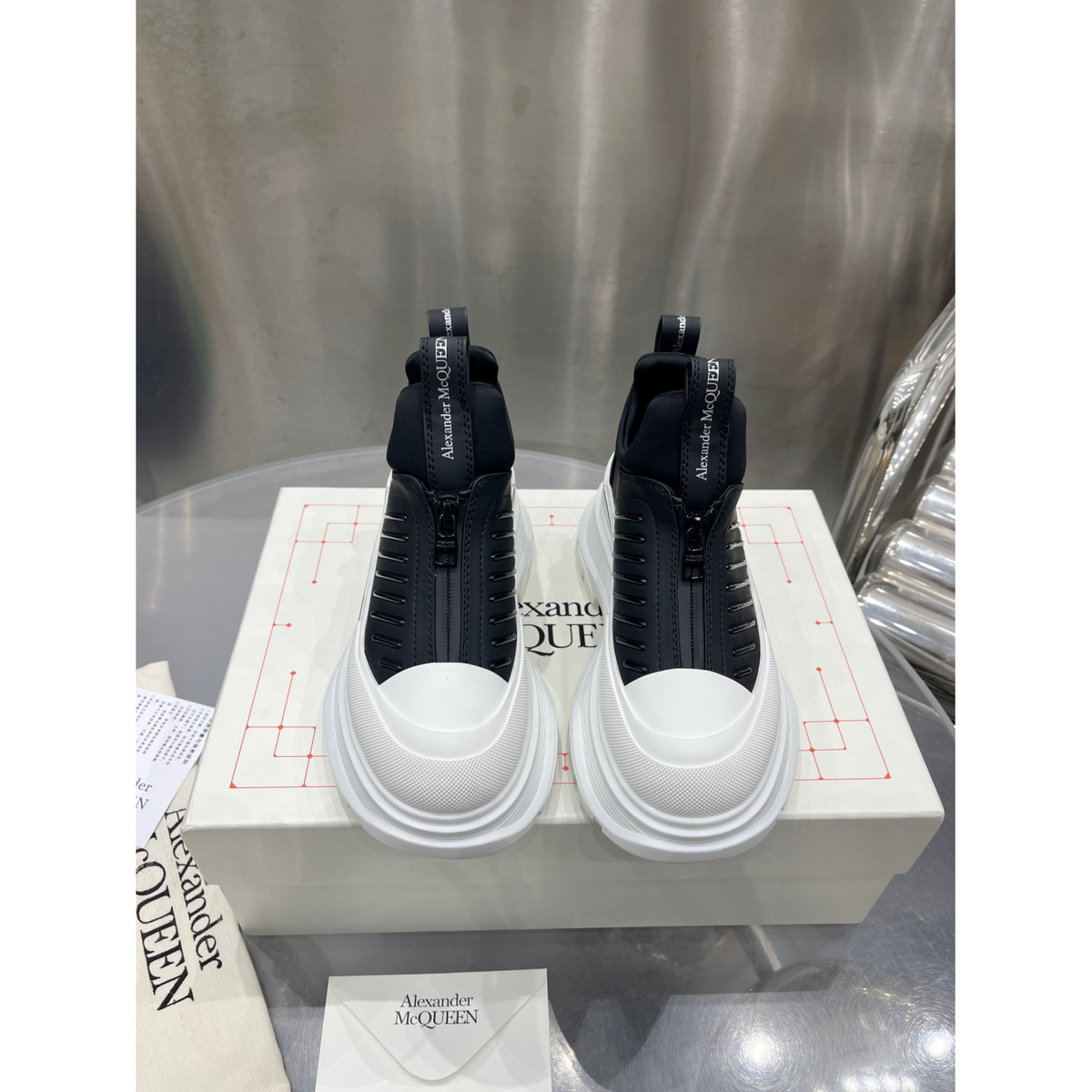 Tênis Alexander Mcqueen Tread Slick Branco/Preto