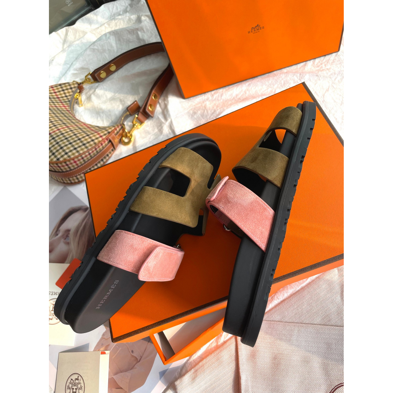 Sandália Hermès Chypre em Camurça Rosa/Marrom