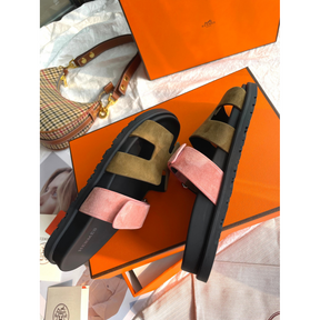 Sandália Hermès Chypre em Camurça Rosa/Marrom