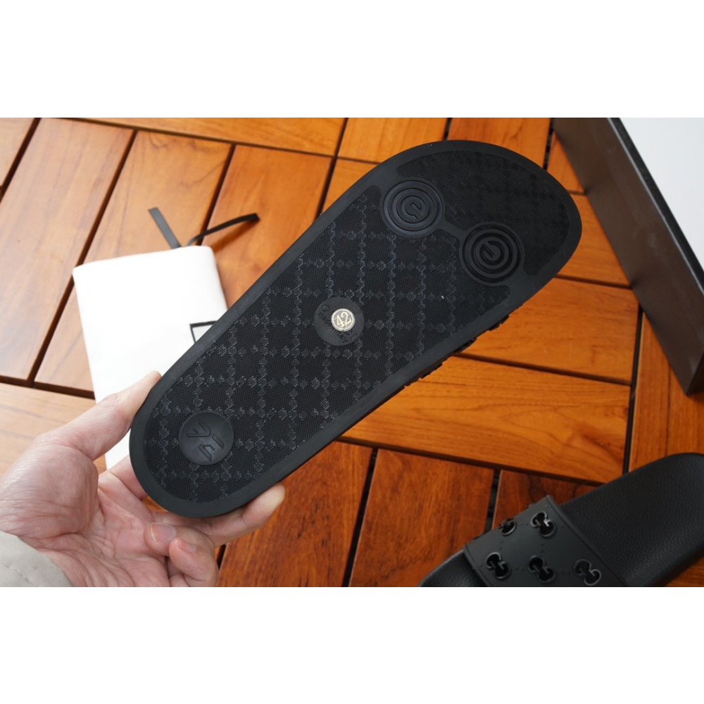 Chinelo Slide Gucci GG Preto Sandália