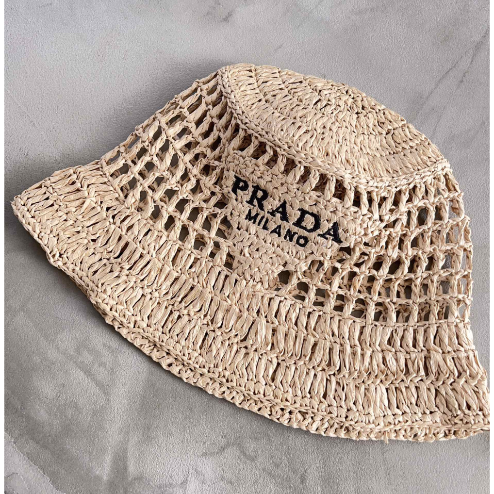 Bucket Prada em Tecido Efeito Ráfia Bege
