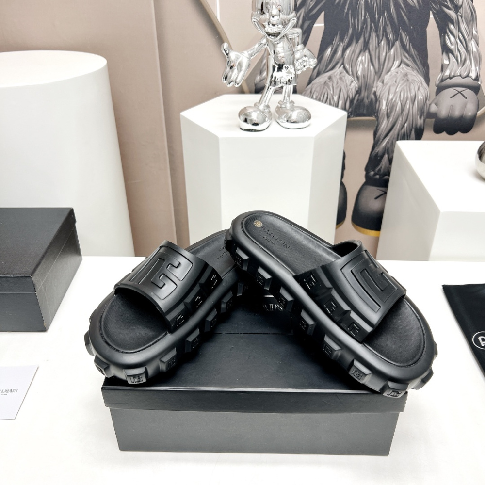 Slide Balmain Chinelo com Monogram em Relevo Preto
