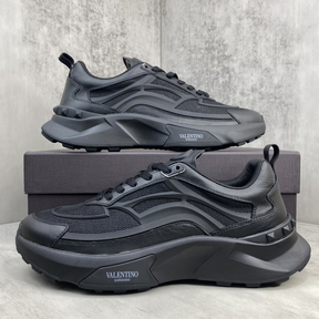 Tênis Valentino Garavani True Act Sneakers Preto