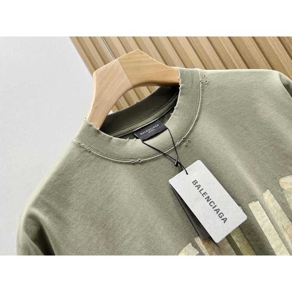 Camiseta de Algodão Balenciaga Oversize "Tape" Verde Oliva