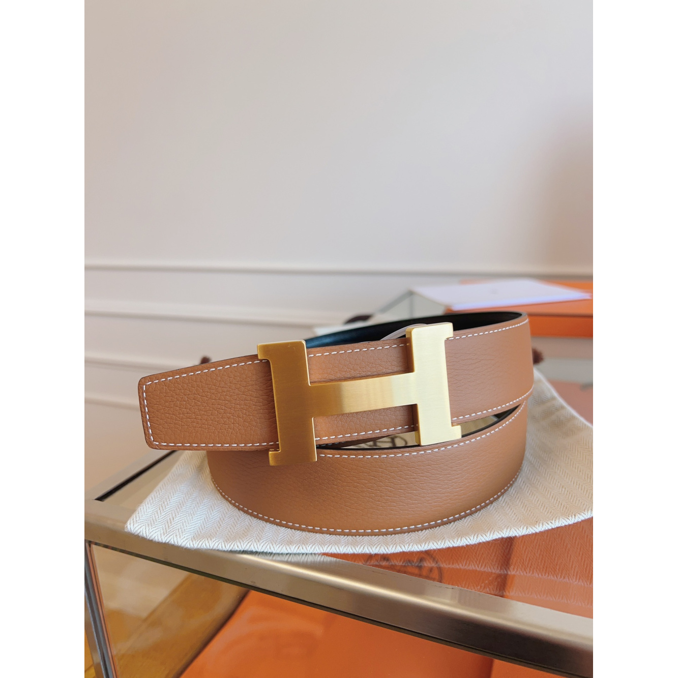 Cinto Hermès Constance e Correia Reversível em Couro 3.8cm Preto/Caramelo Ferragem Dourada