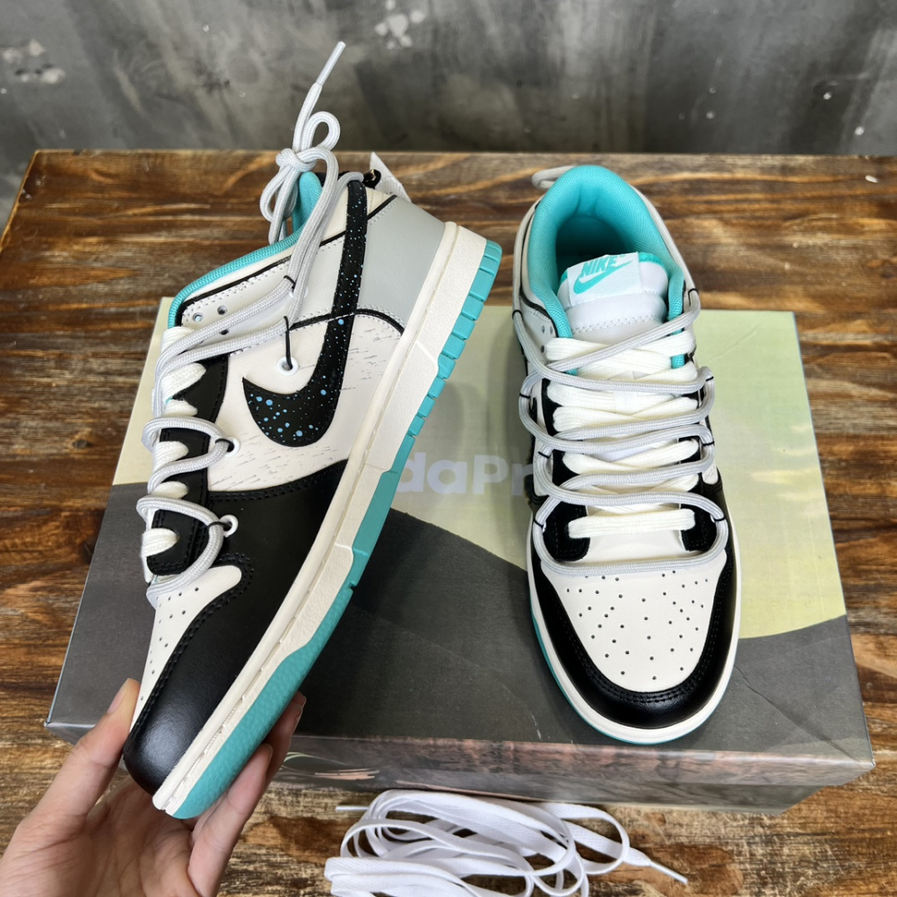 Nike SB Dunk Low Star Trek