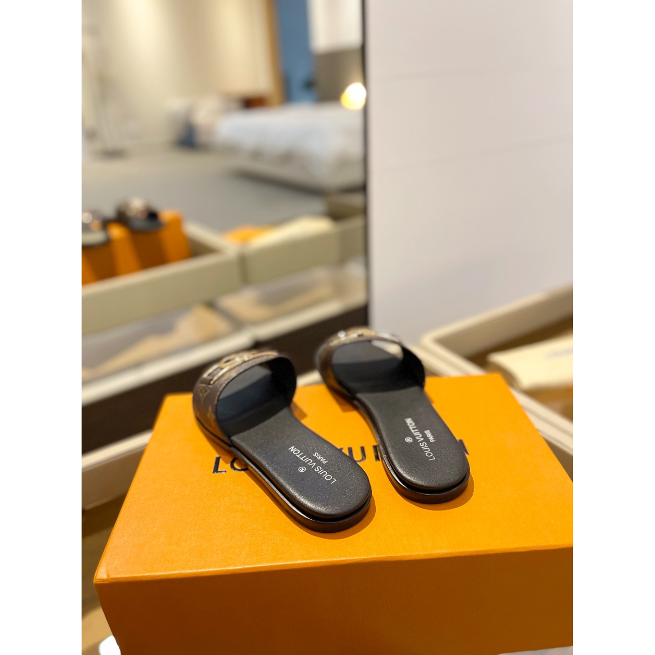 Sandália Louis Vuitton Mule Low Lock It Monogram