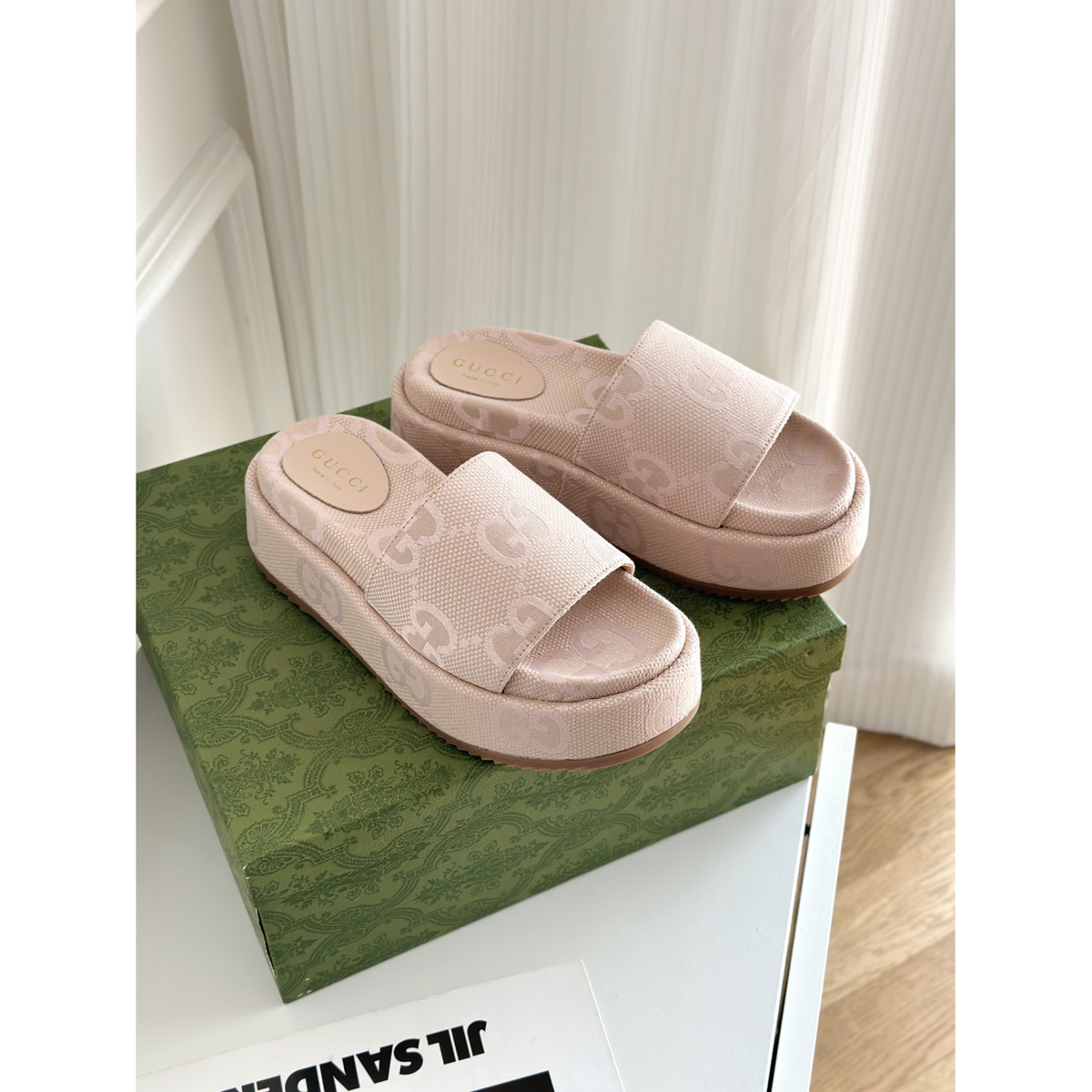Sandália Gucci GG Maxi Canvas Flatform Slide Rosa