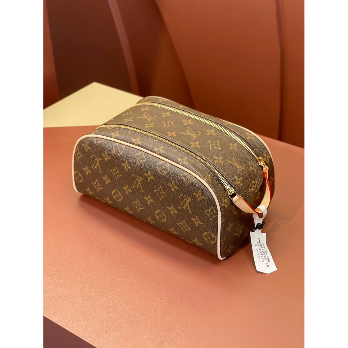 Necessaire Louis Vuitton LV Couro Monogram 28x16x13CM