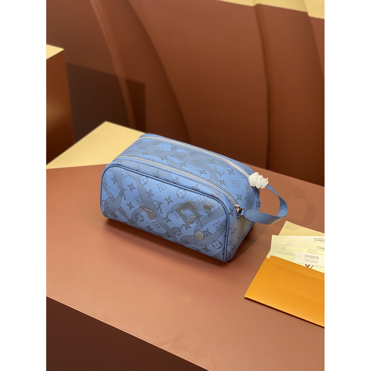 Necessaire Louis Vuitton LV Dopp Kit Azul 28x15x16.5cm