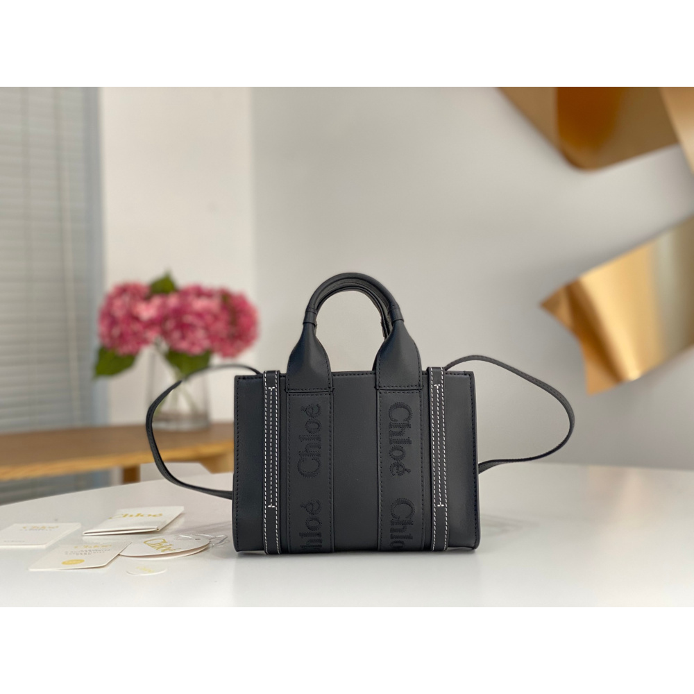 Bolsa Chloé Tote Woody de Couro 20x24x6cm (Preta e outras cores)