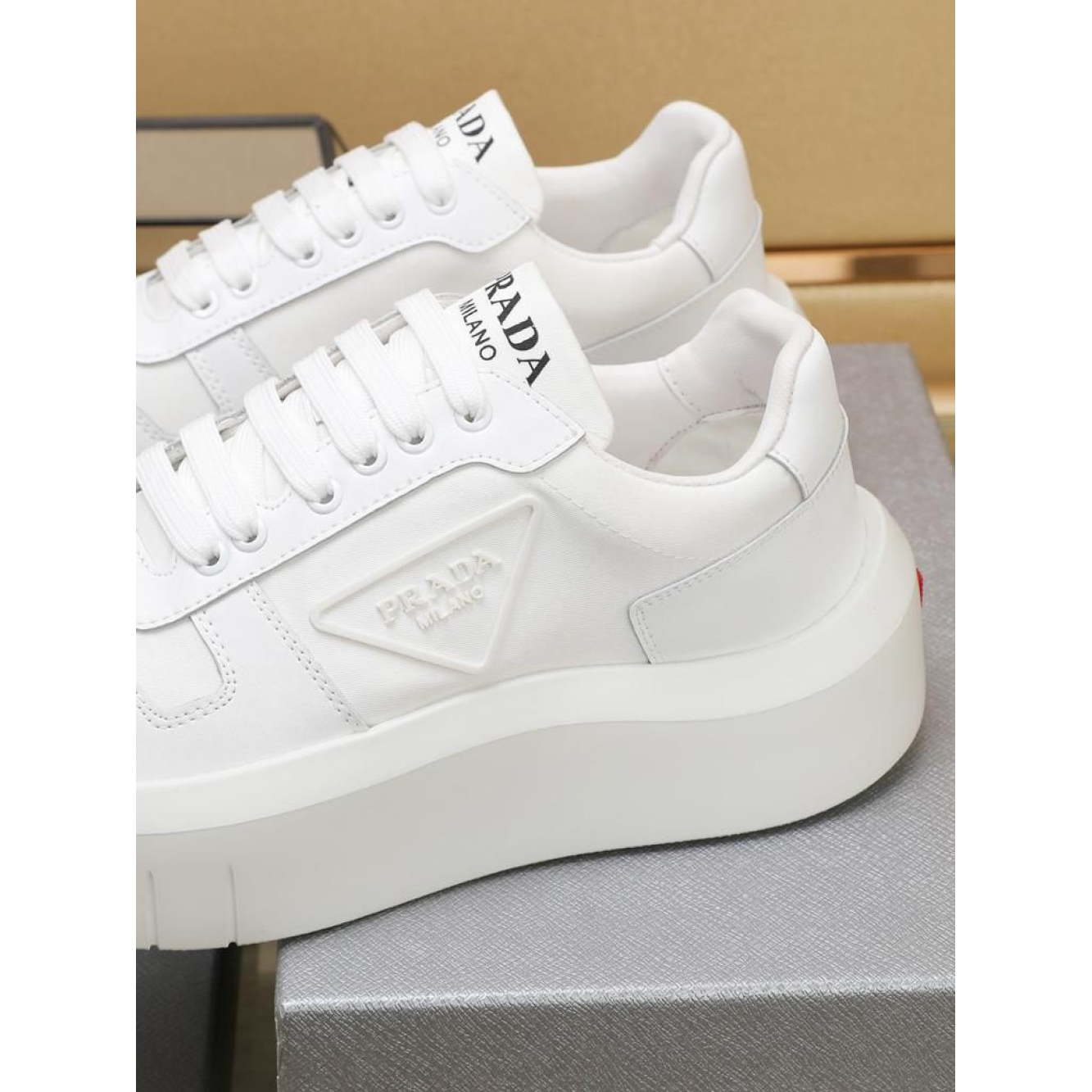 Prada Tênis em Branco