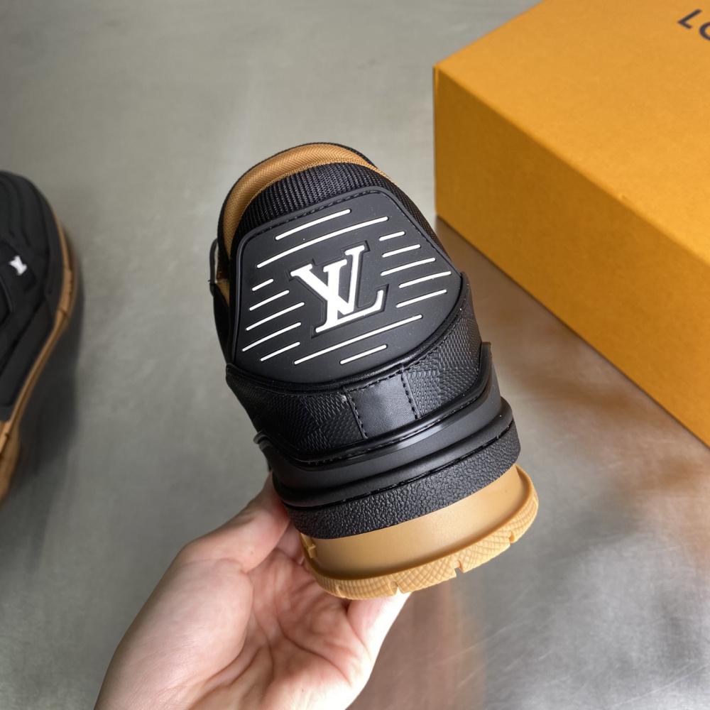 Tênis Louis Vuitton Trainer Preto Damier em relevo