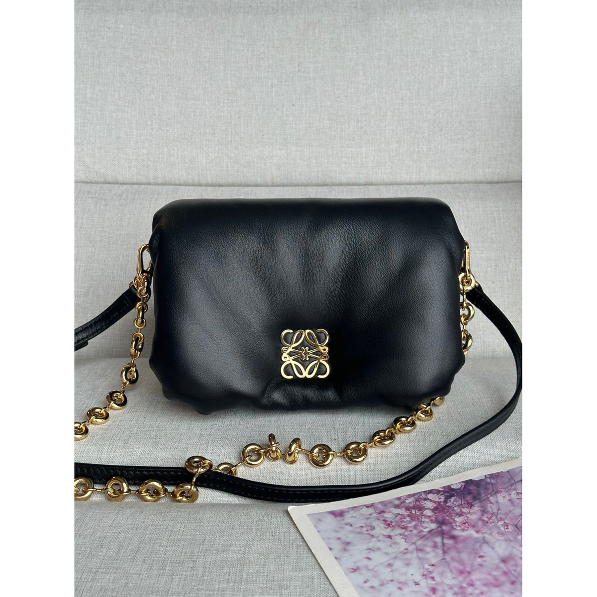 Bolsa Loewe Goya Puffer Couro Napa Brilhante 20x14x9CM (quatro cores)
