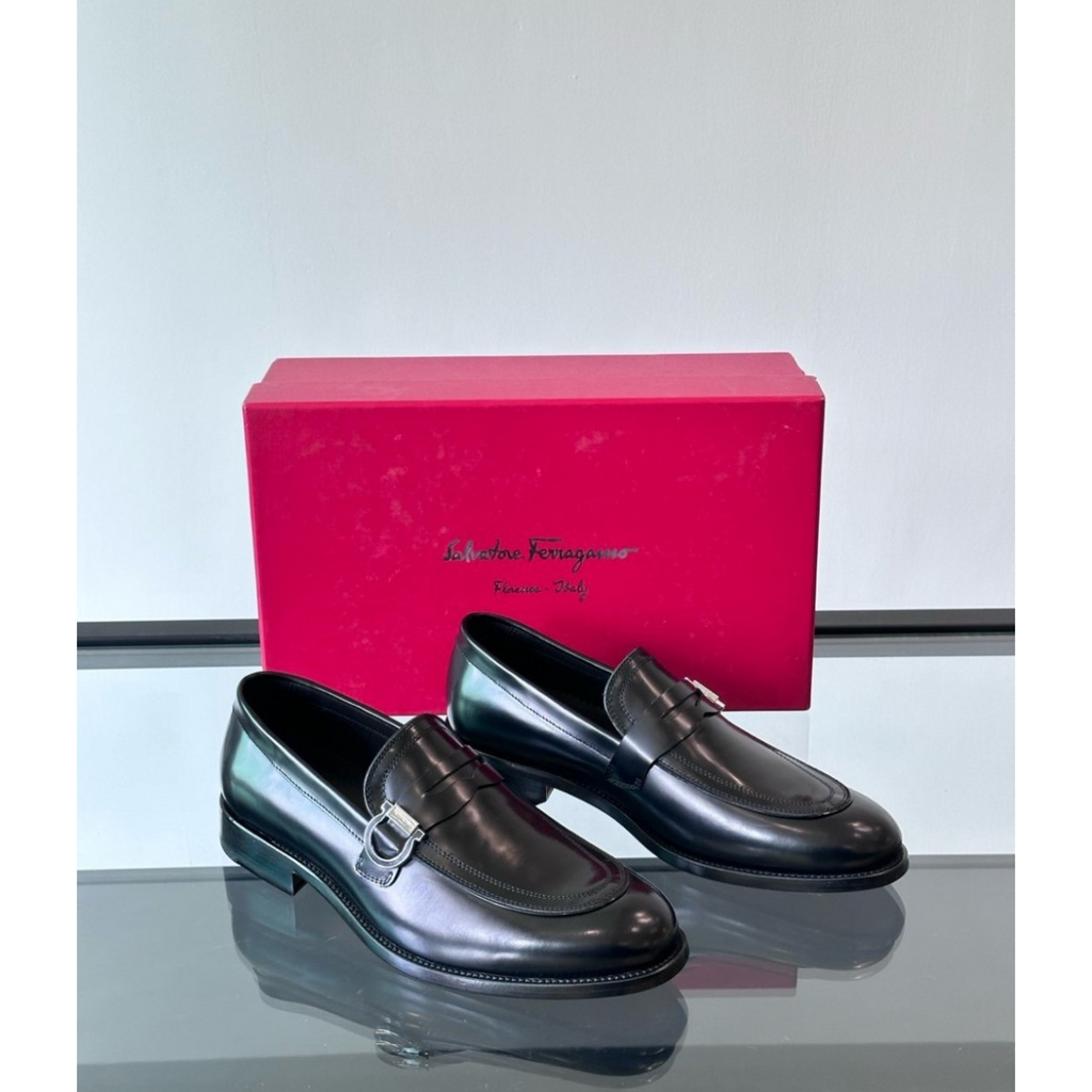 Sapato Mocassim Salvatore Ferragamo Social Preto Couro Brilhoso com Fivela Gancini