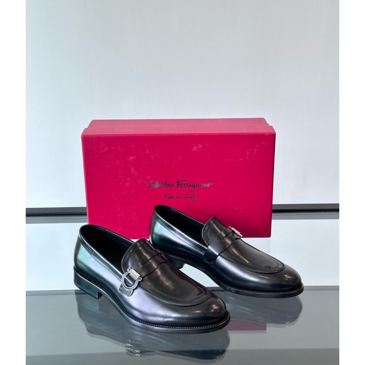 Sapato Mocassim Salvatore Ferragamo Social Preto Couro Brilhoso com Fivela Gancini