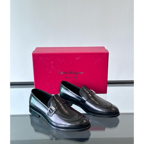 Sapato Mocassim Salvatore Ferragamo Social Preto Couro Brilhoso com Fivela Gancini