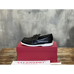 Valentino Garavani Leisure Flows Leather Loafers Preto/Branco
