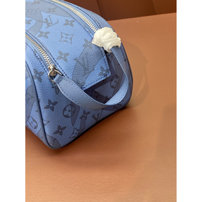 Necessaire Louis Vuitton LV Dopp Kit Azul 28x15x16.5cm