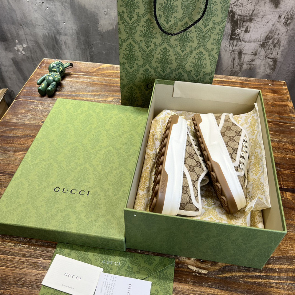 Tênis Gucci GG Trainer Bege