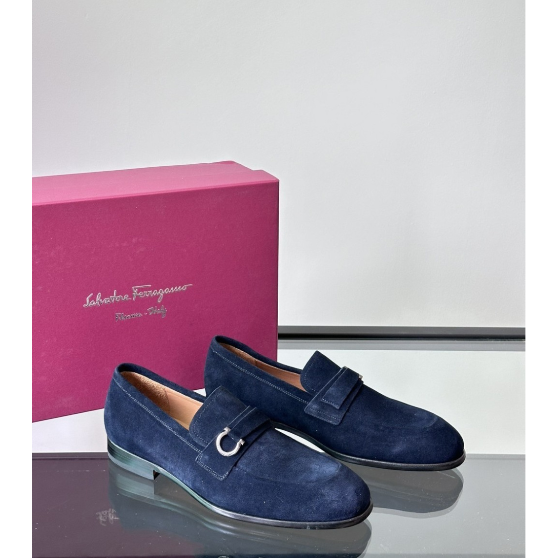 Sapato Mocassim Salvatore Ferragamo Social Camurça Azul Marinho com Fivela Gancini