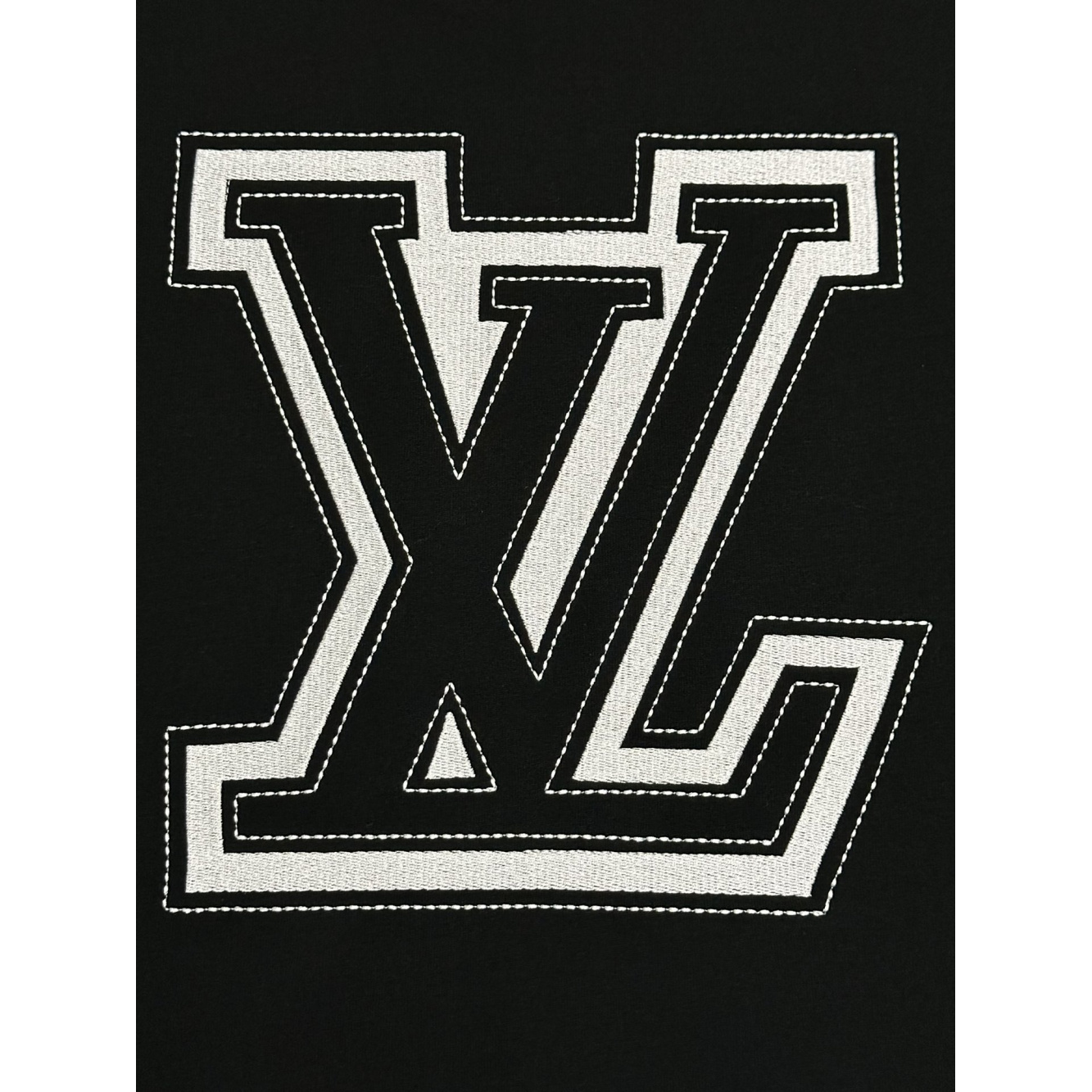 Camiseta de Algodão Louis Vuitton Logo LV Bordado Preta