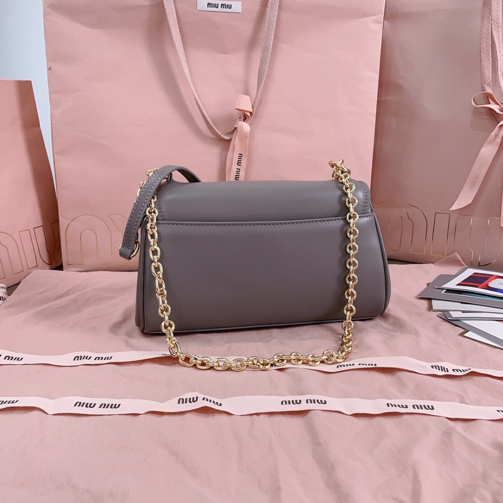 Bolsa MiuMiu Baguette em couro Napa  24X13.5X9cm (Cinza e outras cores)
