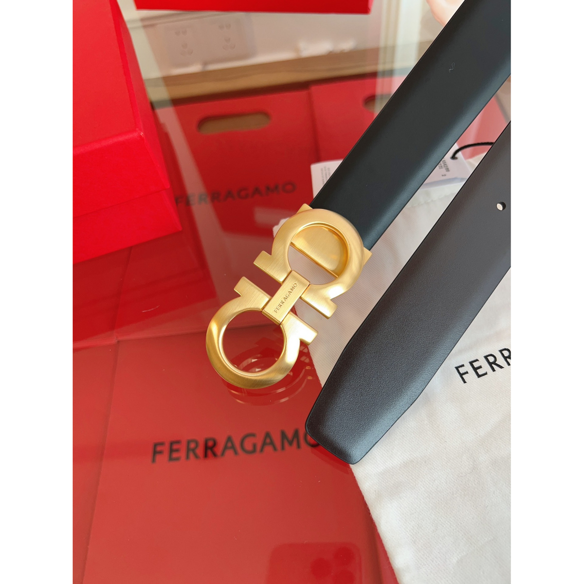 Cinto Salvatore Ferragamo Gancini Couro Liso Preto Fivela Dourada 3,5cm