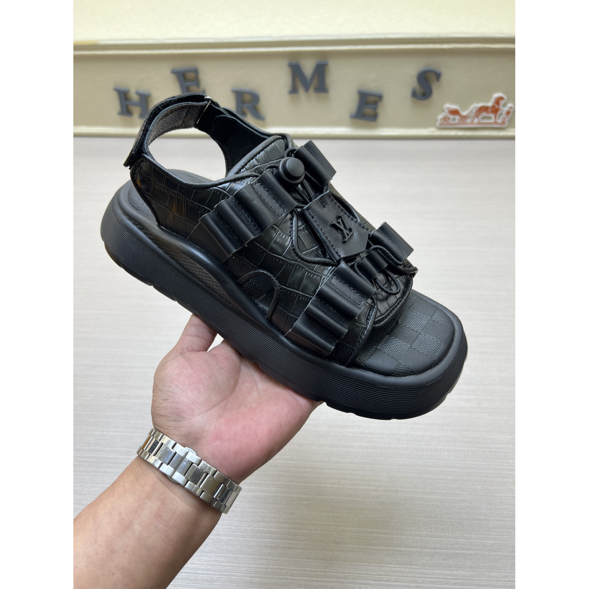 Chinelo Slide Louis Vuitton LV Flatform Chameleon Preto Sandália