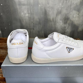 Prada Tênis de Couro com Logo Branco