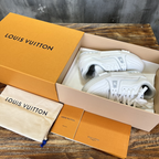 Tênis Louis Vuitton LV Trainer Couro Off/Cinza