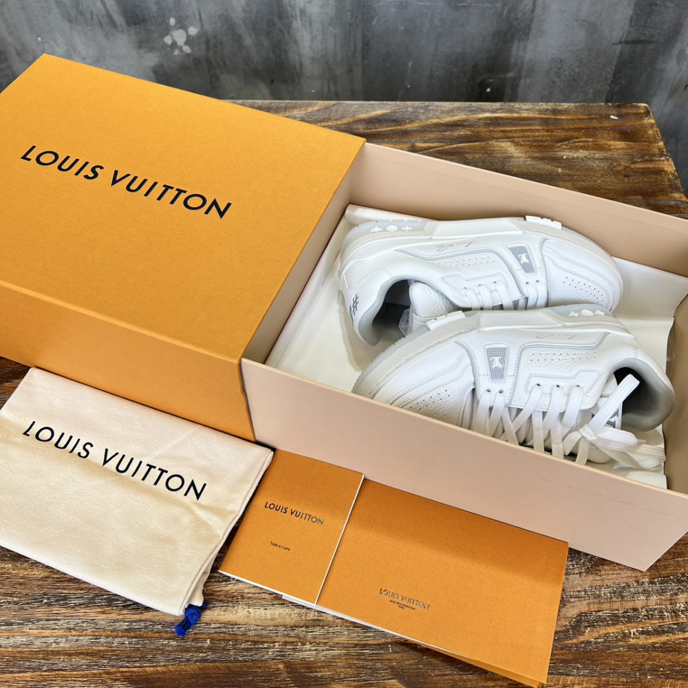 Tênis Louis Vuitton LV Trainer Couro Off/Cinza