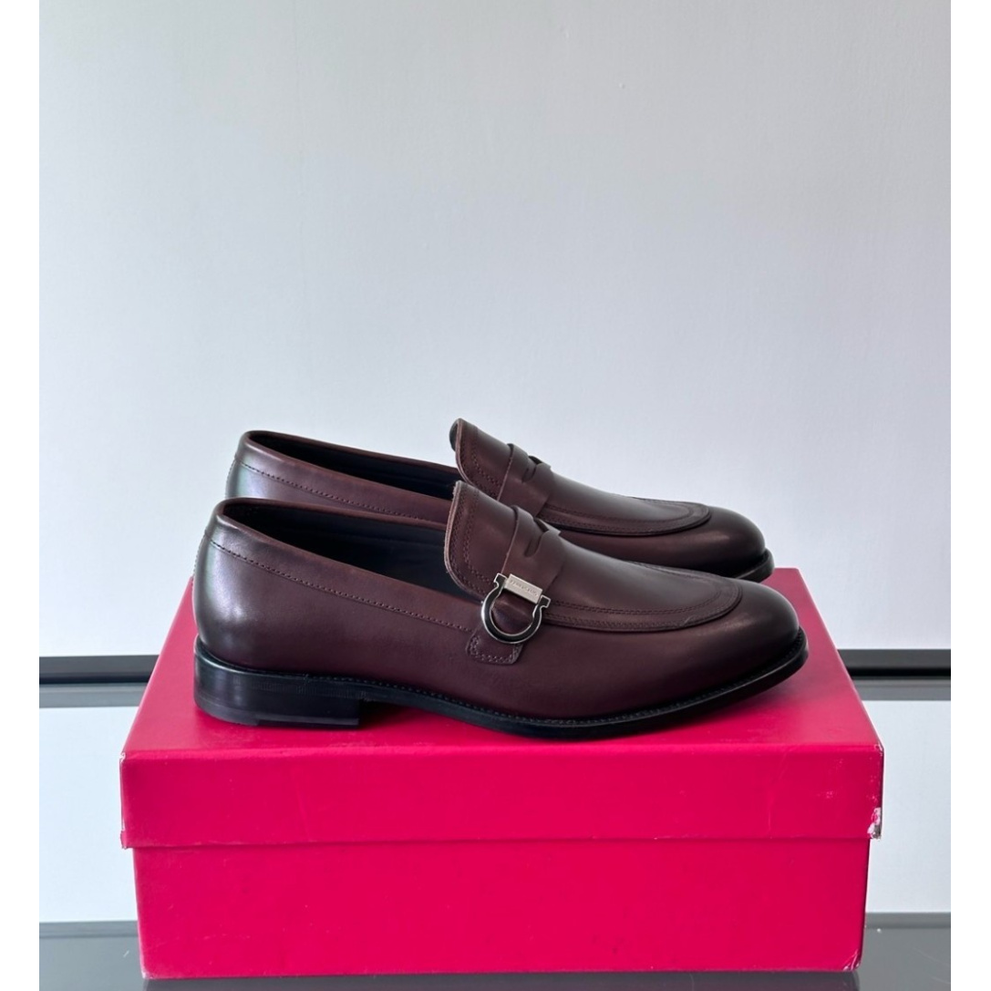 Sapato Mocassim Salvatore Ferragamo Social Vinho Couro com Fivela Gancini