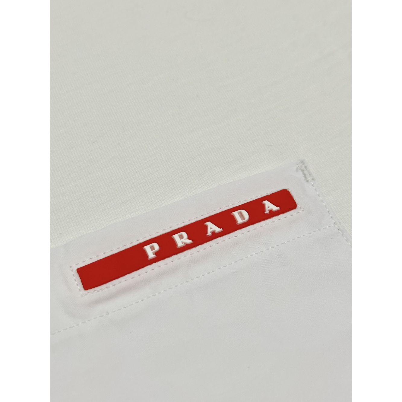 Camisa Prada em algodão com Logo na Manga Branca