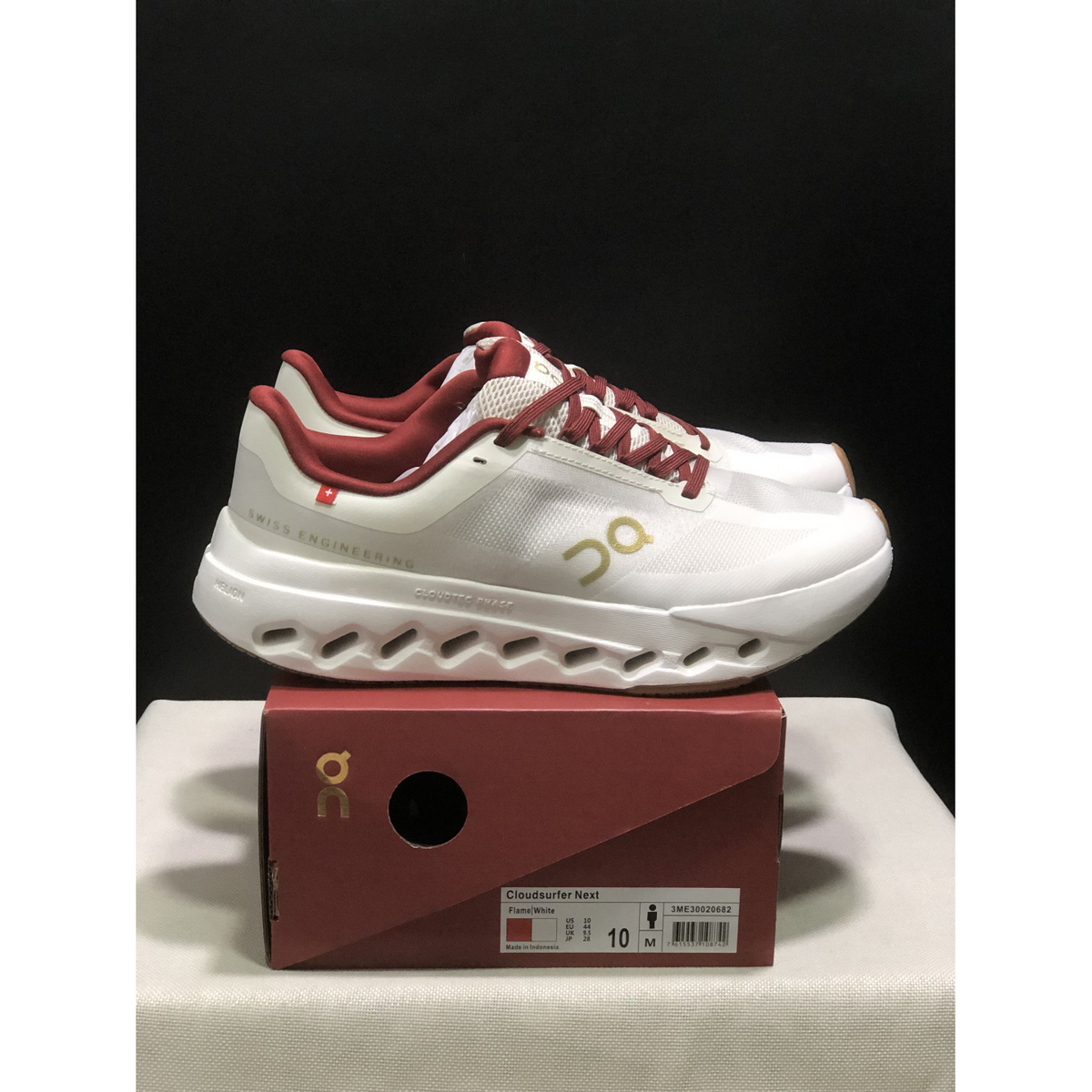 Tênis On Running Cloudsurfer Branco/Vermelho