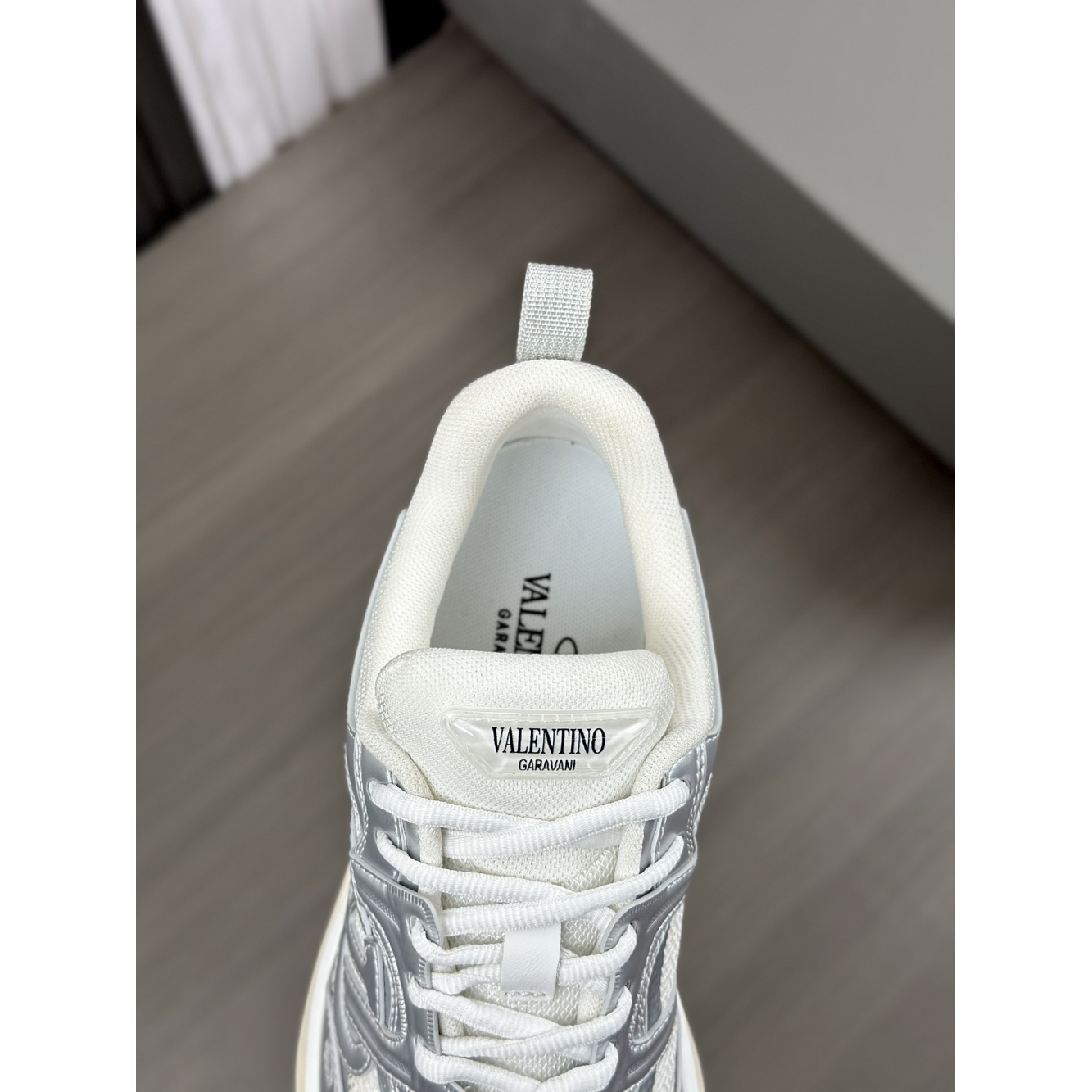 Tênis Valentino Garavani Easy Jog Prata