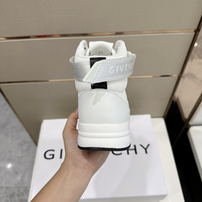 Tênis Givenchy Cano médio