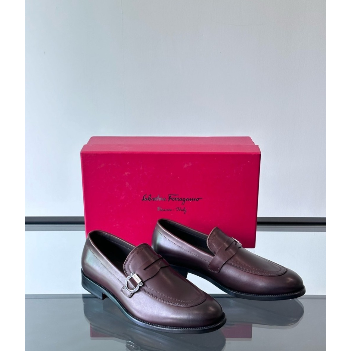 Sapato Mocassim Salvatore Ferragamo Social Vinho Couro com Fivela Gancini